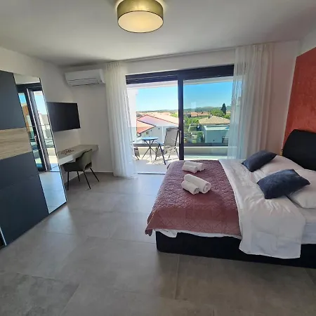 Mi - Modern With Swimming Pool *