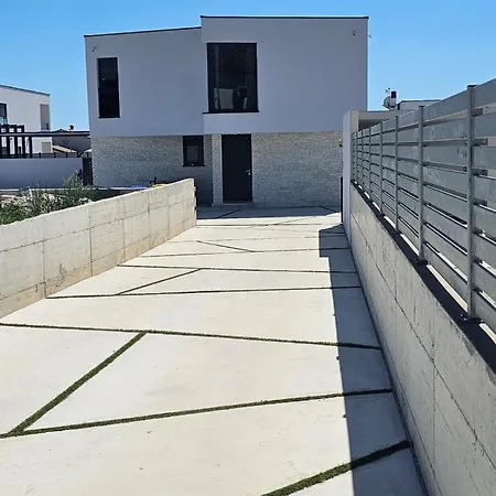 Mi - Modern With Swimming Pool بولا
