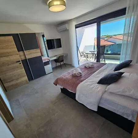 Mi - Modern With Swimming Pool * Pula